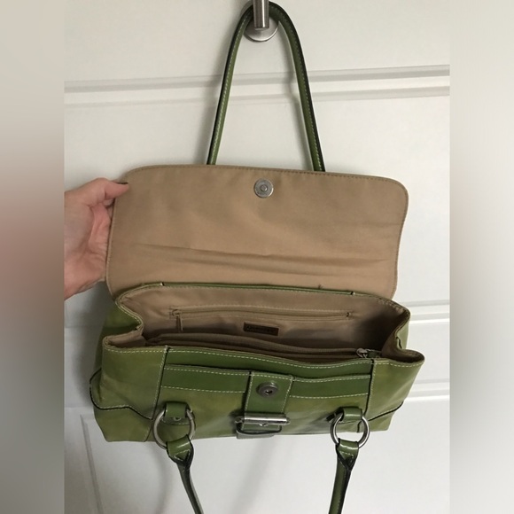 Giani Bernini shoulder bag in pistachio color - Picture 11 of 16